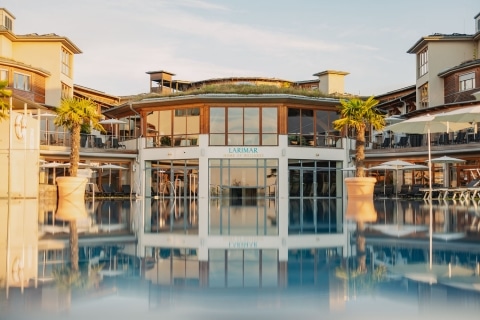 Infinitypool mit Palmen (c) Hotel Larimar, Karl Schrotter Photograph