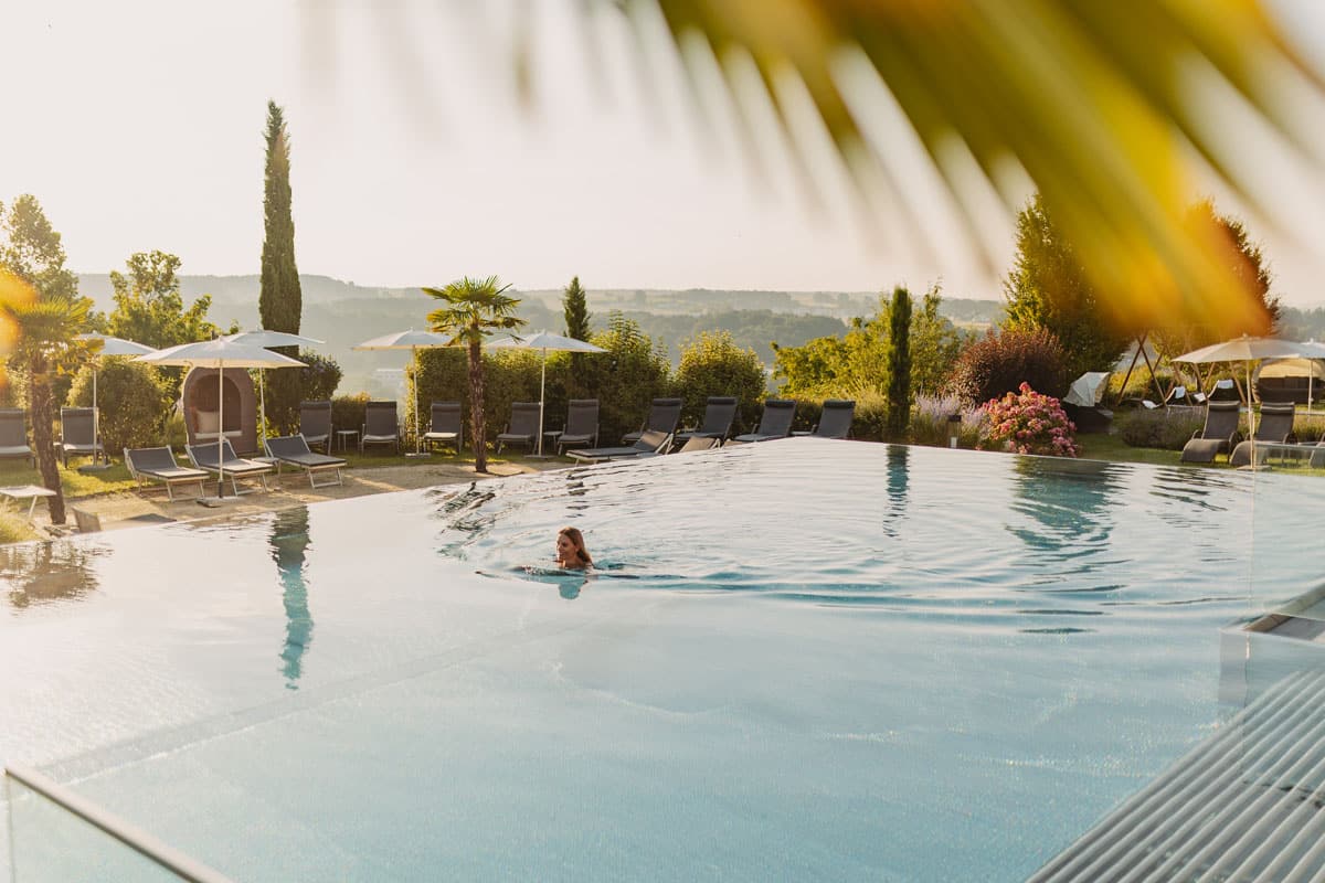 Infinity-Pool-Schwimmen-Sommer-Wellness (c) Hotel Larimar, Karl Schrotter Photograph