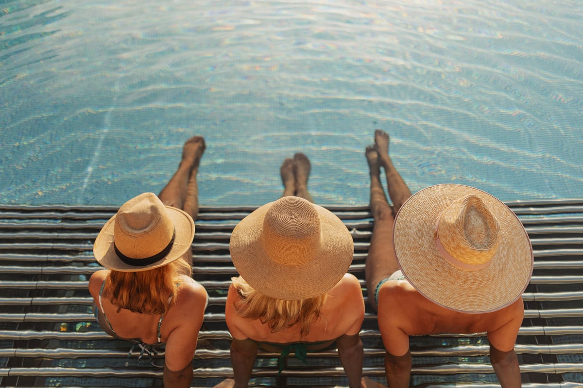 Infinitypool-Sommer-Frauen-Damen-Hut-Larimar-Schrotter-Photograph